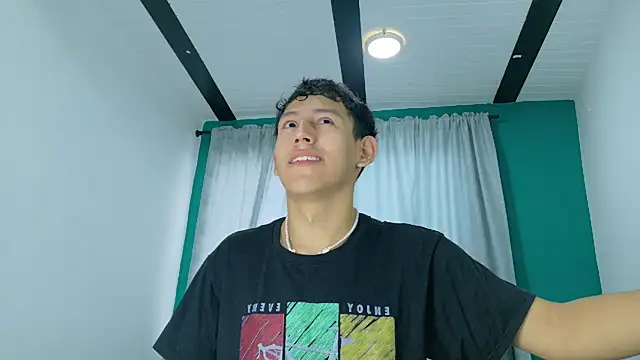 FelipeGonzalezz online show from November 30, 2025, 12:31 pm