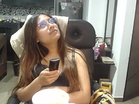 amatista katzenn online show from February 6, 2026, 3:33 am