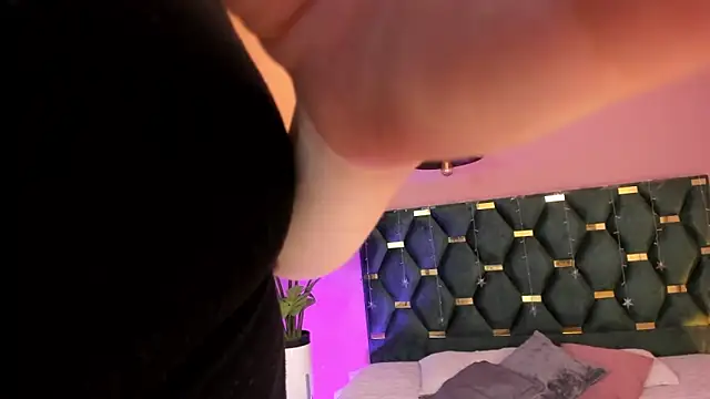 Velvet Dreamss online show from April 28, 2026, 11:59 am
