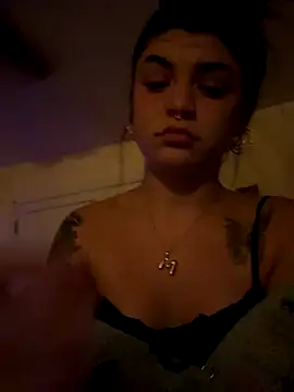 Snapshot of mads420 chatting on November 11, 2025, 12:32 am mads420 online show from November 11, 2025, 12:32 am