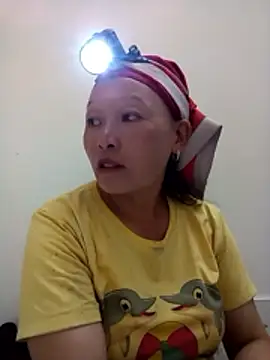 girl-hot2x online show from November 27, 2025, 8:16 am