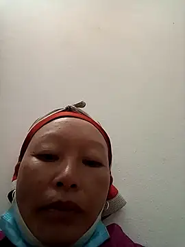 girl-hot2x online show from November 27, 2025, 11:07 pm