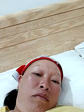 girl-hot2x online show from April 7, 2026, 1:22 pm