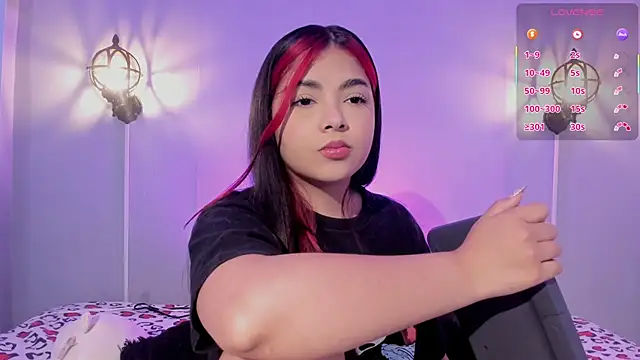 Snapshot of Stephany-roses- chatting on March 7, 2026, 11:24 pm Stephany-roses- online show from March 7, 2026, 11:24 pm