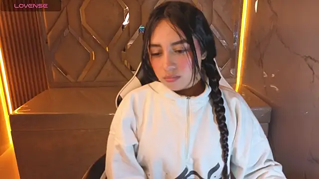 Juliana Tx online show from February 2, 2026, 12:59 pm