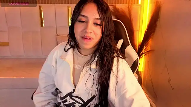 Juliana Tx online show from February 26, 2026, 2:43 am