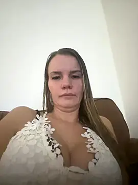 Snapshot of Cutebrowneyes_ chatting on December 15, 2025, 11:20 pm Cutebrowneyes online show from December 15, 2025, 11:20 pm