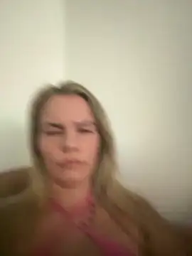 Snapshot of Cutebrowneyes_ chatting on February 4, 2026, 9:53 pm Cutebrowneyes online show from February 4, 2026, 9:53 pm