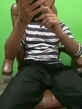 Snapshot of hotyyyyjonny chatting on May 9, 2026, 3:12 am hotyyyyjonny online show from May 9, 2026, 3:12 am