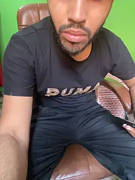 Snapshot of hotyyyyjonny chatting on May 18, 2026, 4:07 am hotyyyyjonny online show from May 18, 2026, 4:07 am