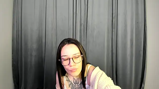 luckybunjenny online show from November 20, 2025, 3:39 am