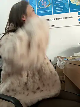 lylcygj8 online show from December 18, 2025, 2:39 am