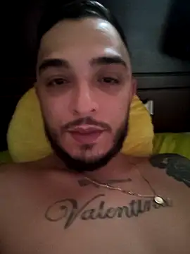 mohamedkarimm online show from December 16, 2025, 2:22 pm