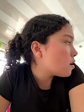 PetiteKattia online show from January 7, 2026, 8:11 pm