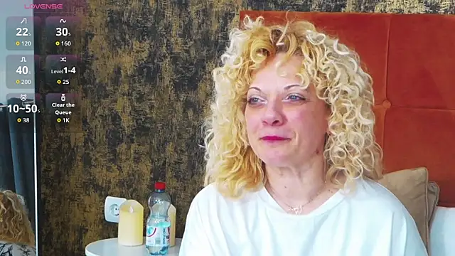 LittleCurlyGirl online show from February 1, 2026, 7:34 pm