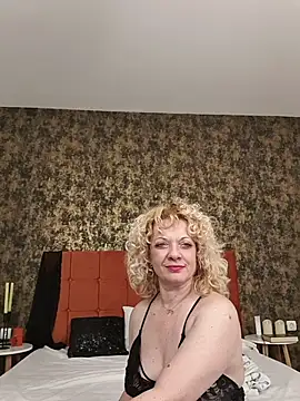 LittleCurlyGirl online show from February 4, 2026, 8:25 pm