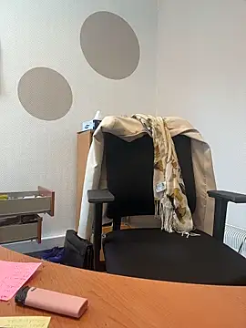 Deessenympho online show from March 9, 2026, 10:19 am