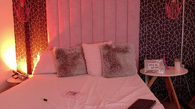 IrisDeLaVega  online show from March 24, 2026, 2:44 pm