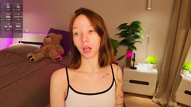 Snapshot of LilyPoetry_ chatting on December 5, 2025, 12:36 pm LilyPoetry online show from December 5, 2025, 12:36 pm