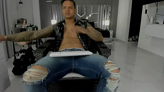 master leather online show from June 25, 2026, 2:11 am