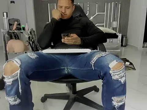 master leather online show from June 30, 2026, 10:22 pm