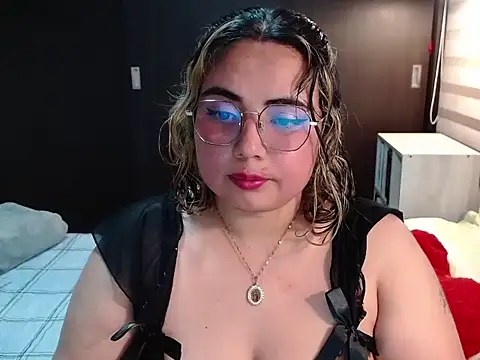 YiniBelle online show from February 27, 2026, 4:45 am