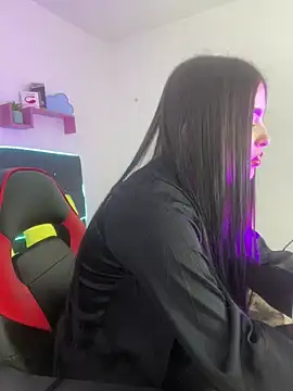 Scarlett EF online show from February 5, 2026, 1:49 pm