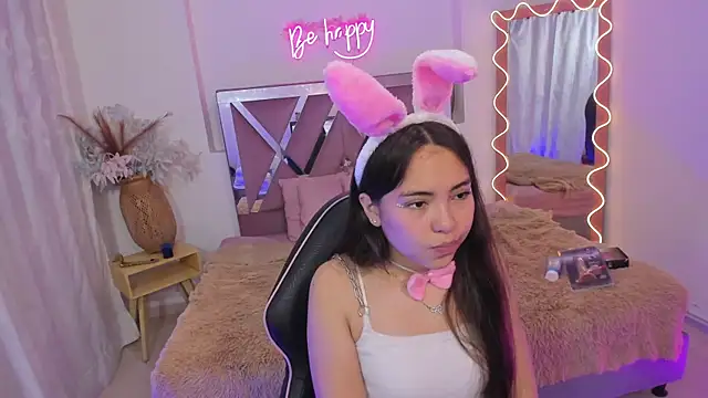 ISABELA TAY online show from November 22, 2025, 11:53 am