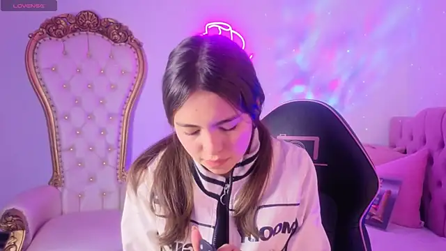 ISABELA TAY online show from June 19, 2026, 11:58 am