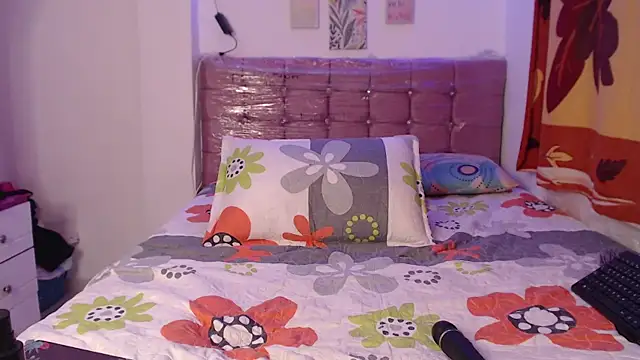 AishaOwens online show from March 8, 2026, 2:04 am