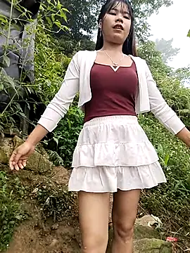 gugu0022 online show from May 6, 2026, 11:32 pm