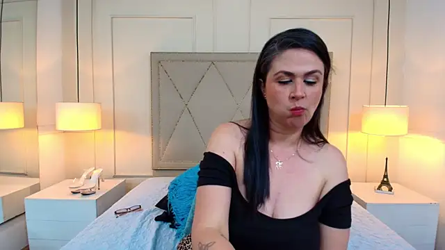 CarolinnaSaenz online show from July 24, 2026, 8:07 pm