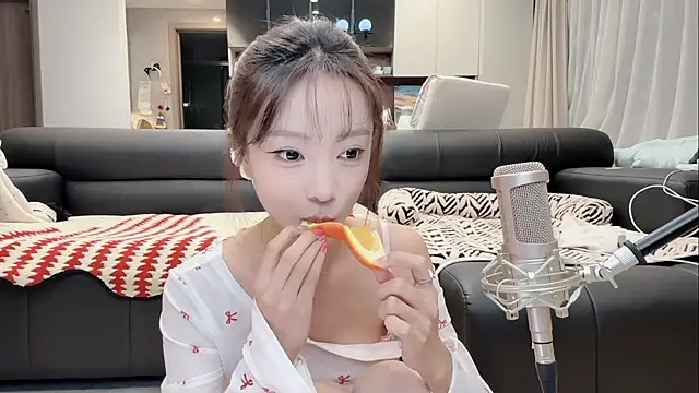 Snapshot of Butterbear chatting on January 14, 2026, 1:06 pm Butterbear online show from January 14, 2026, 1:06 pm