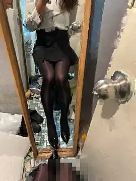 Snapshot of Stocqueen chatting on November 15, 2025, 12:02 pm Stocqueen online show from November 15, 2025, 12:02 pm