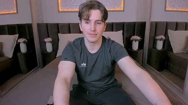 Snapshot of MarkYeti chatting on November 24, 2025, 7:08 am MarkYeti online show from November 24, 2025, 7:08 am