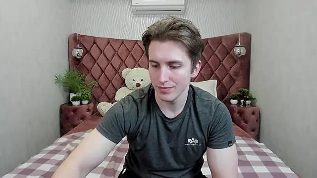 Snapshot of MarkYeti chatting on March 21, 2026, 7:39 pm MarkYeti online show from March 21, 2026, 7:39 pm