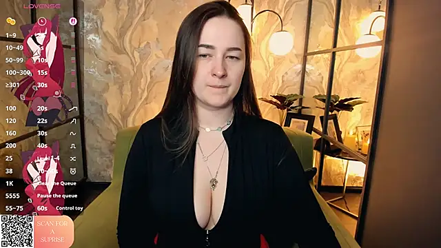 EmmaBloomm online show from May 3, 2026, 11:55 pm