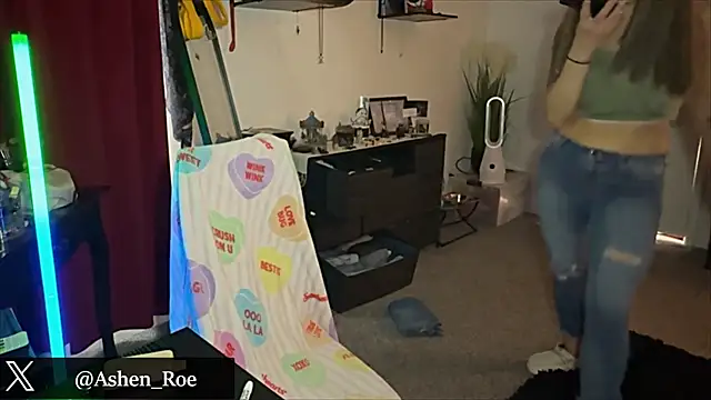 Snapshot of AshenRoe chatting on March 26, 2026, 9:53 pm AshenRoe online show from March 26, 2026, 9:53 pm