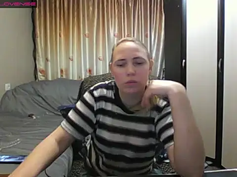 JenniDeep online show from April 23, 2026, 8:55 pm