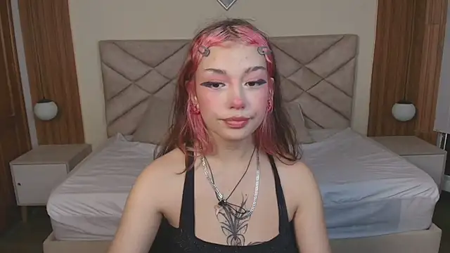 Laracooper  online show from February 24, 2026, 7:23 pm