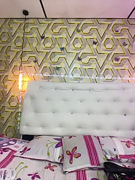 MelanyyJhonson15 online show from April 25, 2026, 2:58 am