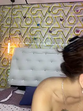 MelanyyJhonson15 online show from May 3, 2026, 2:50 am