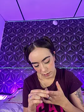 MelanyyJhonson15 online show from June 26, 2026, 8:13 pm