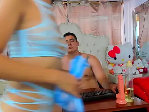 EmmaANDthomaz online show from December 18, 2025, 6:47 pm