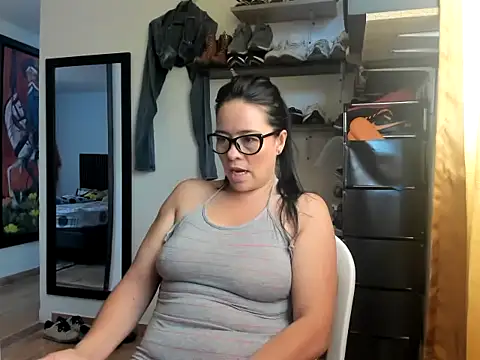 caroline 47 online show from May 22, 2026, 2:01 pm