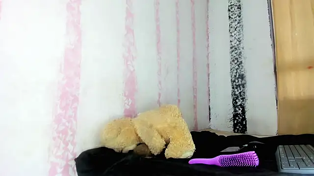 Snapshot of Ember_Victiria chatting on November 22, 2025, 9:47 pm Ember Victiria online show from November 22, 2025, 9:47 pm