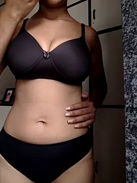 sexy lelina online show from May 12, 2026, 5:04 am