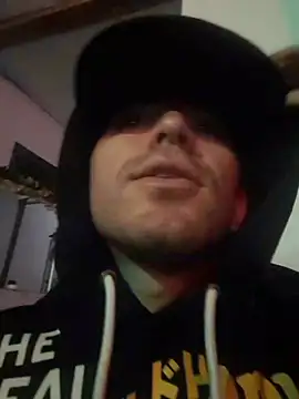 Snapshot of BryanTowers chatting on November 16, 2025, 2:50 am BryanTowers online show from November 16, 2025, 2:50 am