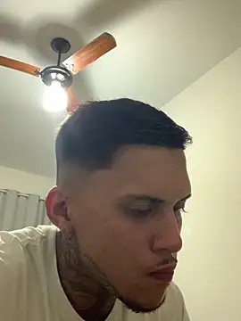 Ryanzl017 online show from December 18, 2025, 10:38 pm