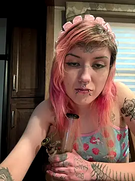 Snapshot of needlefaceUwU chatting on November 13, 2025, 11:25 pm needlefaceUwU online show from November 13, 2025, 11:25 pm